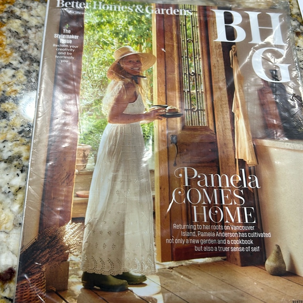 NWT Better homes & Gardens magazine PAMELA ANDERSON